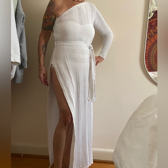 Boohoo Other - Women’s beach coverup, white crotchet with belt, one sleeve,